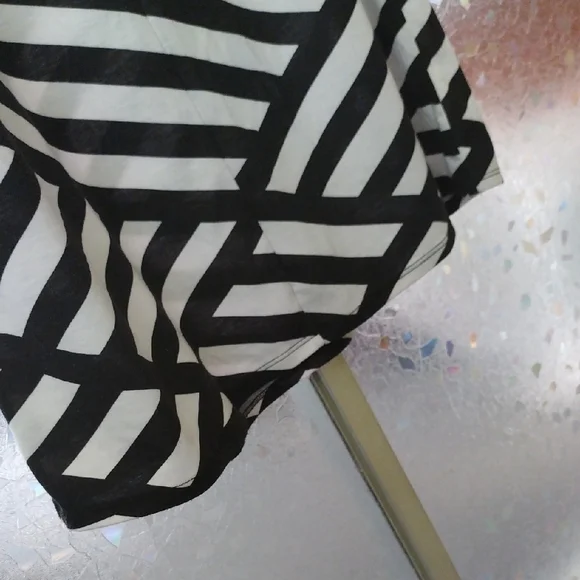 Black and White Geometric Maxi Skirt - Picture 8 of 9